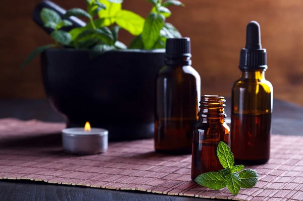 Huiles essentielles naturelles : bienfaits et utilisation